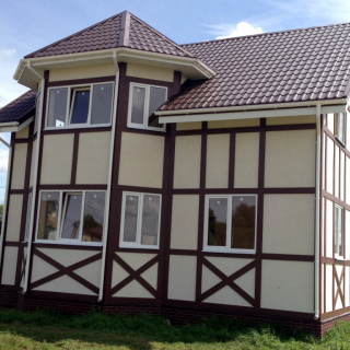 Дом с эркером 8х9 фахверк <br />Цена 2458000 руб